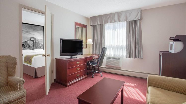 Super 8 Lethbridge Suite