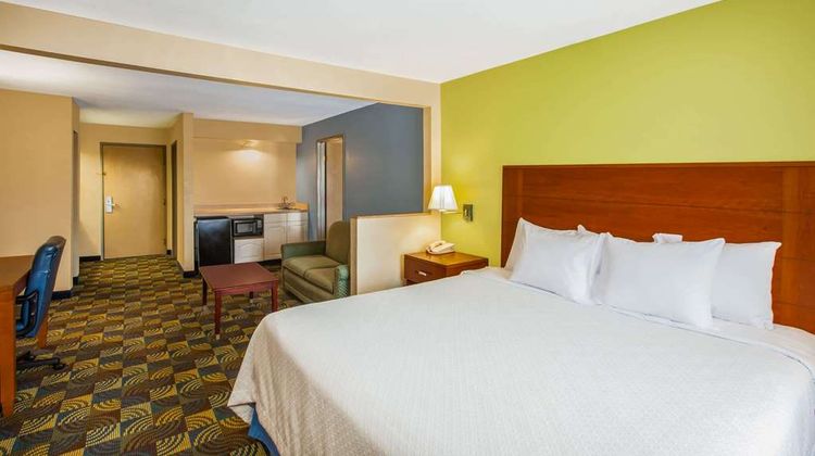 Days Inn & Suites Corpus Christi Central Room
