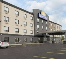 Days Inn Regina Airport West Exterior