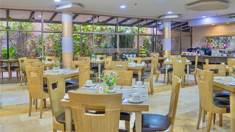 <b>Howard Johnson Hotel Versalles Restaurant</b>. Images powered by <a href="https://iceportal.shijigroup.com/" title="IcePortal" target="_blank">IcePortal</a>.