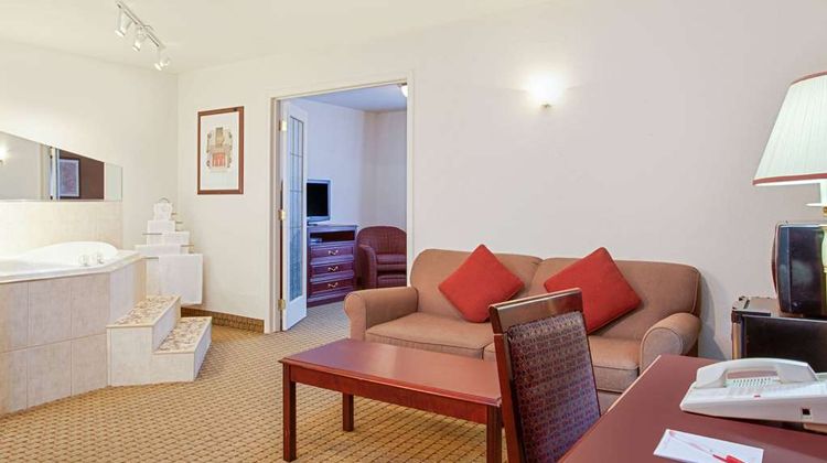 Ramada Red Deer Hotel and Suites Suite