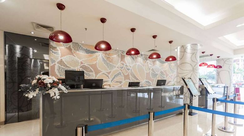 <b>Days Inn Guangzhou Lobby</b>. Images powered by <a href="https://iceportal.shijigroup.com/" title="IcePortal" target="_blank">IcePortal</a>.