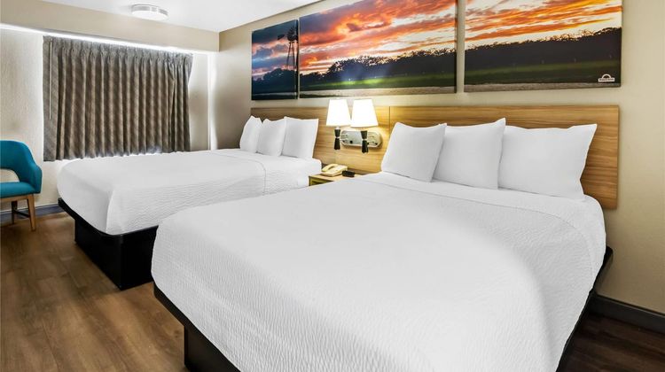 Days Inn & Suites DeSoto Room