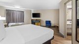 Days Inn & Suites DeSoto Suite