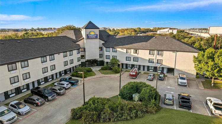 Days Inn & Suites DeSoto Exterior