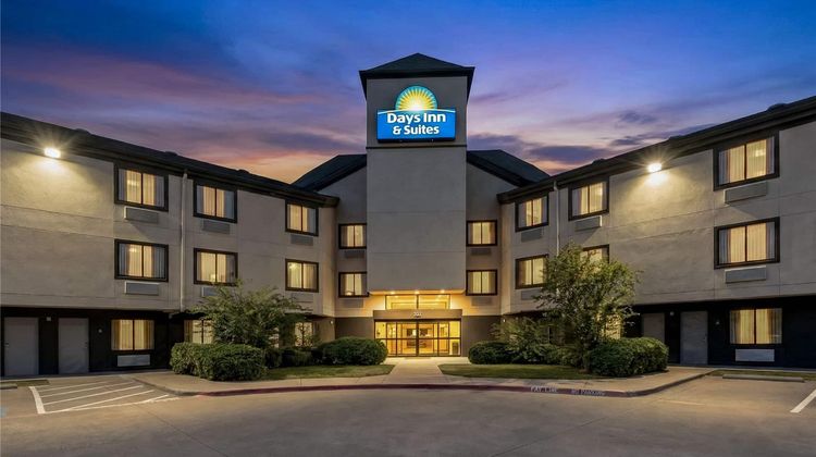 Days Inn & Suites DeSoto Exterior