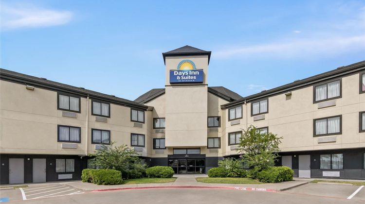 Days Inn & Suites DeSoto Pool