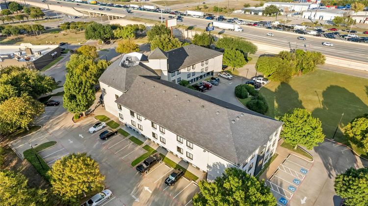 Days Inn & Suites DeSoto Exterior
