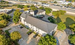 Days Inn & Suites DeSoto