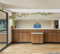 Days Inn & Suites DeSoto Lobby