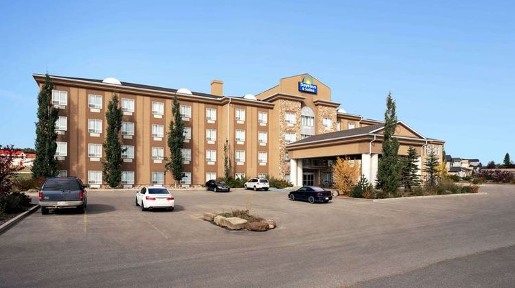 Days Inn and Suites Strathmore Exterior