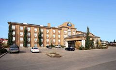 Days Inn and Suites Strathmore