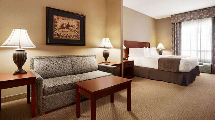 Days Inn and Suites Strathmore Room