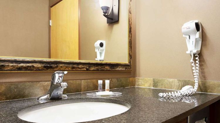 Days Inn and Suites Strathmore Room