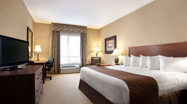Days Inn and Suites Strathmore Room