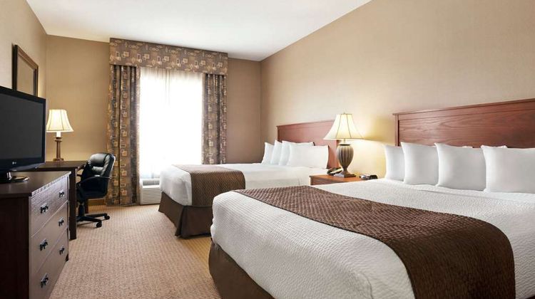 Days Inn and Suites Strathmore Room