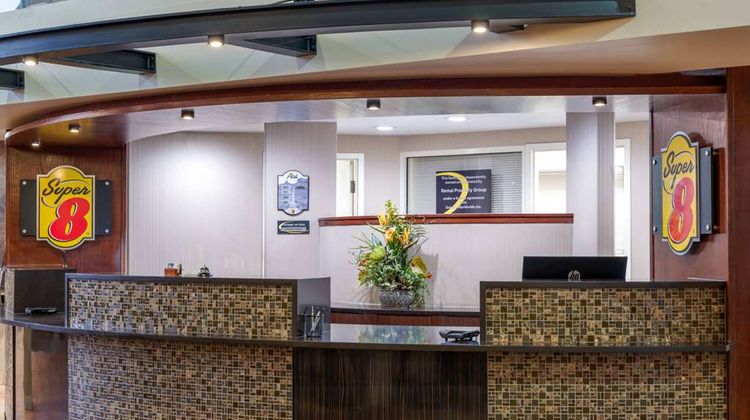 Super 8 Sherwood Park/Edmonton Area Lobby