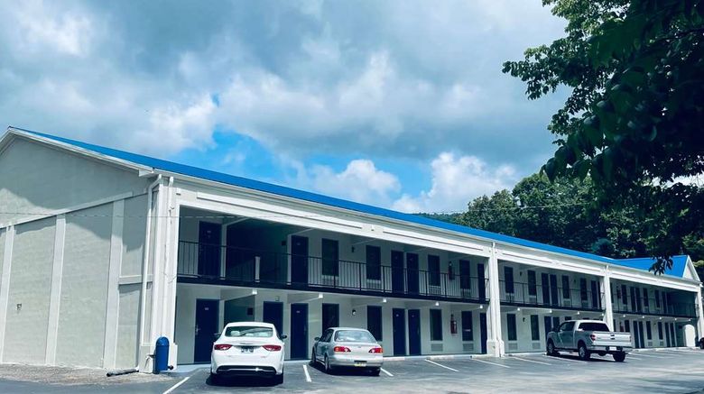 <b>Days Inn Harriman Exterior</b>. Images powered by <a href="https://iceportal.shijigroup.com/" title="IcePortal" target="_blank">IcePortal</a>.