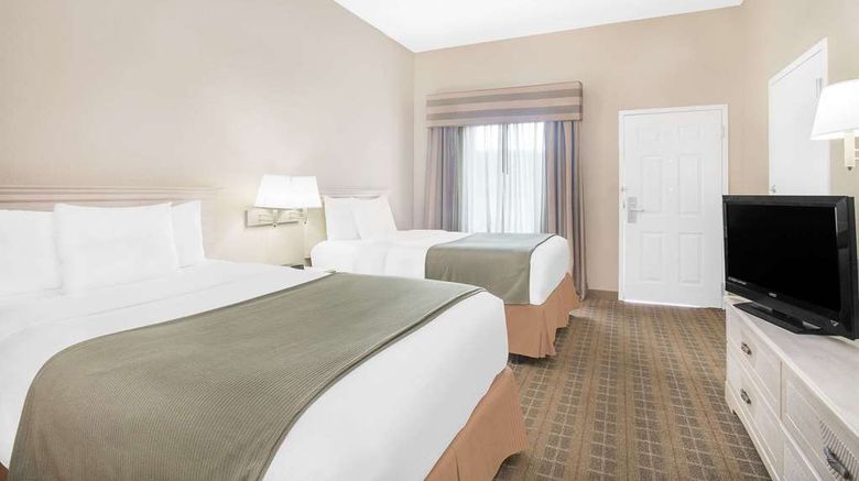 <b>Baymont Inn & Suites Crestview Room</b>. Images powered by <a href="https://iceportal.shijigroup.com/" title="IcePortal" target="_blank">IcePortal</a>.