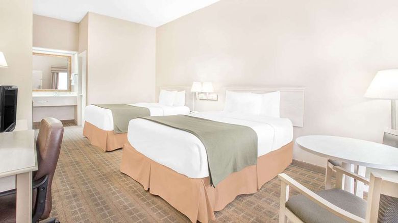 <b>Baymont Inn & Suites Crestview Room</b>. Images powered by <a href="https://iceportal.shijigroup.com/" title="IcePortal" target="_blank">IcePortal</a>.