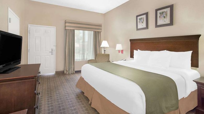 <b>Baymont Inn & Suites Crestview Room</b>. Images powered by <a href="https://iceportal.shijigroup.com/" title="IcePortal" target="_blank">IcePortal</a>.