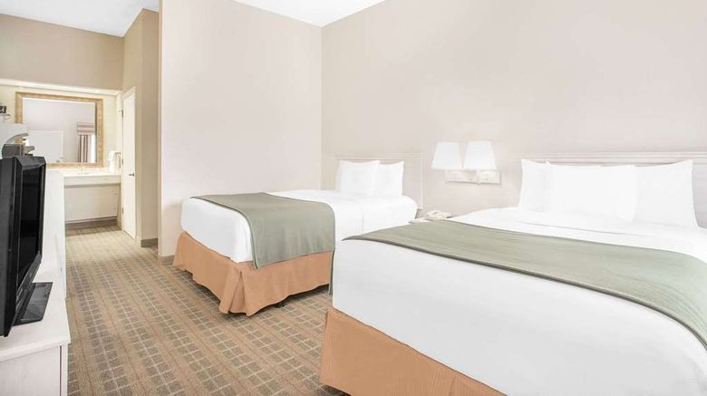 <b>Baymont Inn & Suites Crestview Room</b>. Images powered by <a href="https://iceportal.shijigroup.com/" title="IcePortal" target="_blank">IcePortal</a>.