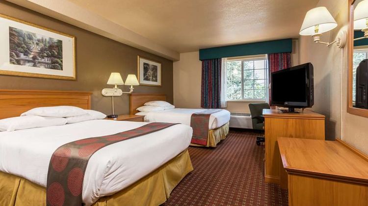 Ramada Portland East Room