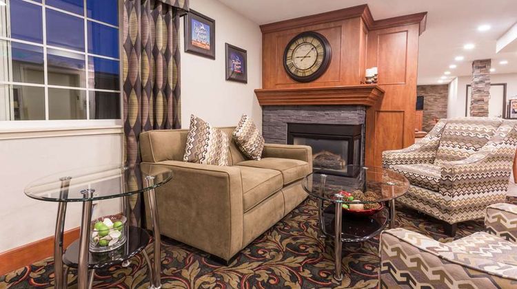 Ramada Portland East Lobby