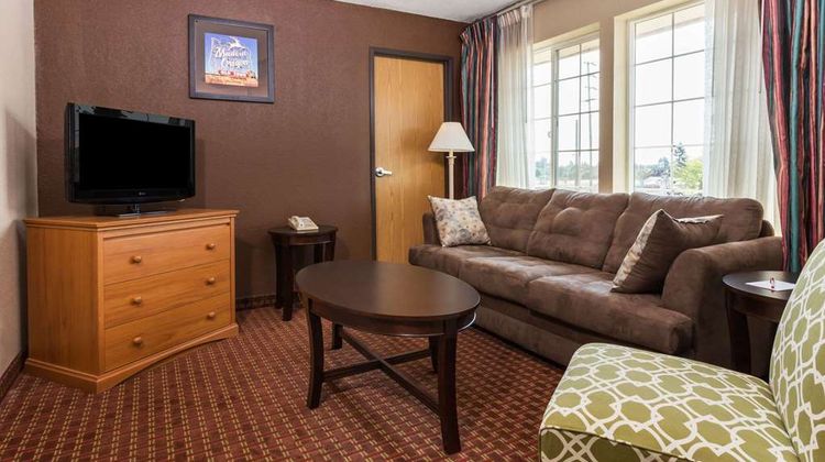 Ramada Portland East Room