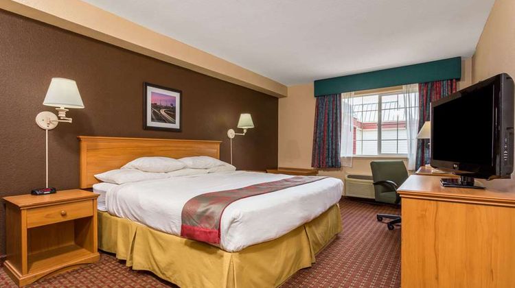 Ramada Portland East Room