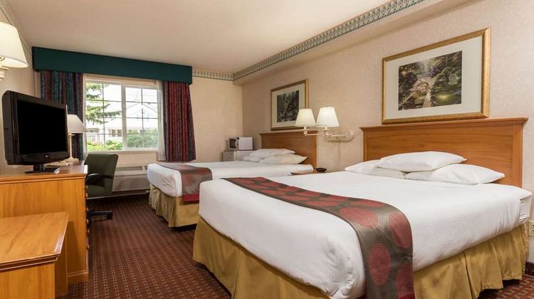 Ramada Portland East Room