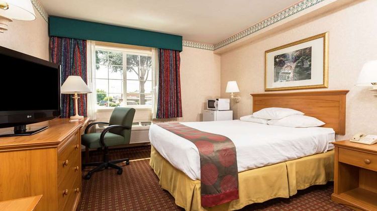 Ramada Portland East Room