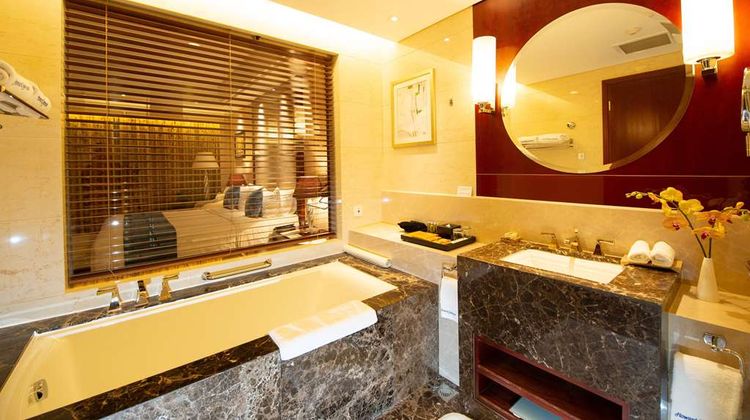 Howard Johnson Tropical Garden Plaza Suite