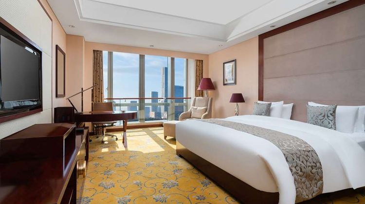 Howard Johnson Tropical Garden Plaza Room