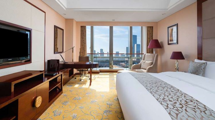 Howard Johnson Tropical Garden Plaza Room