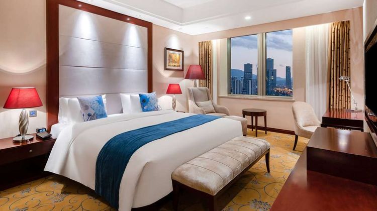 Howard Johnson Tropical Garden Plaza Suite