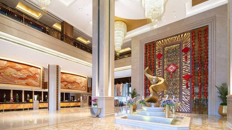 Howard Johnson Tropical Garden Plaza Lobby