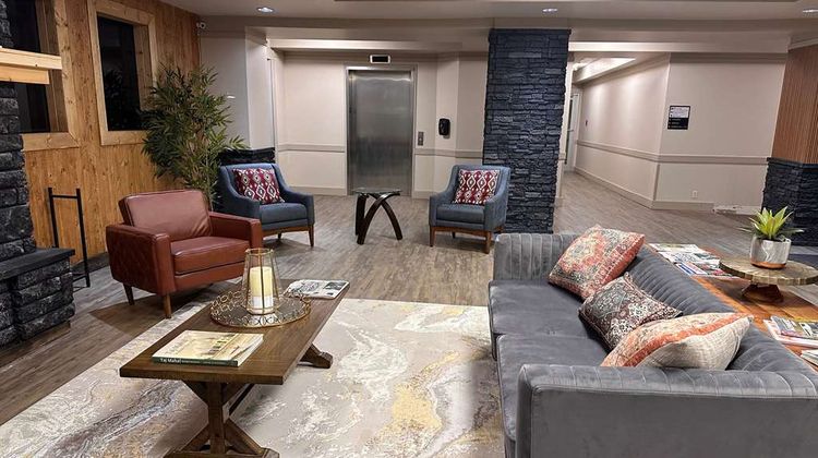 Ramada by Wyndham Estevan Lobby