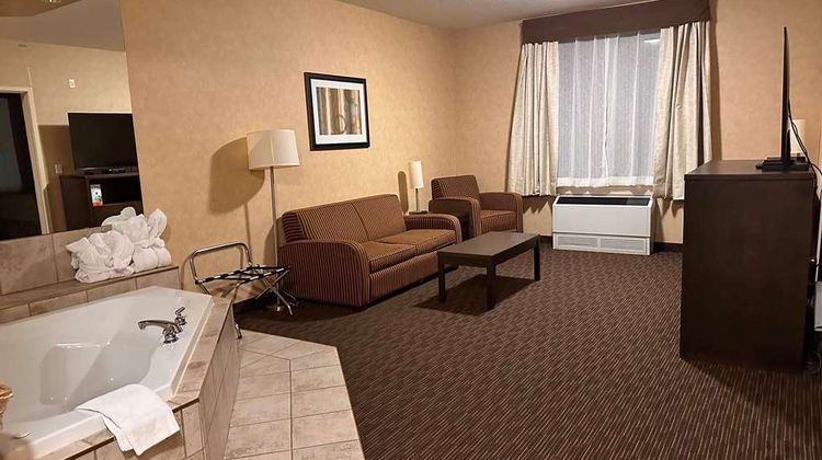 Ramada by Wyndham Estevan Room