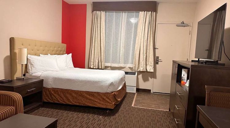 Ramada by Wyndham Estevan Room