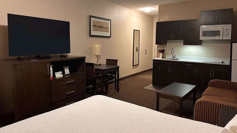 <b>Ramada by Wyndham Estevan Room</b>. Images powered by <a href="https://iceportal.shijigroup.com/" title="IcePortal" target="_blank">IcePortal</a>.