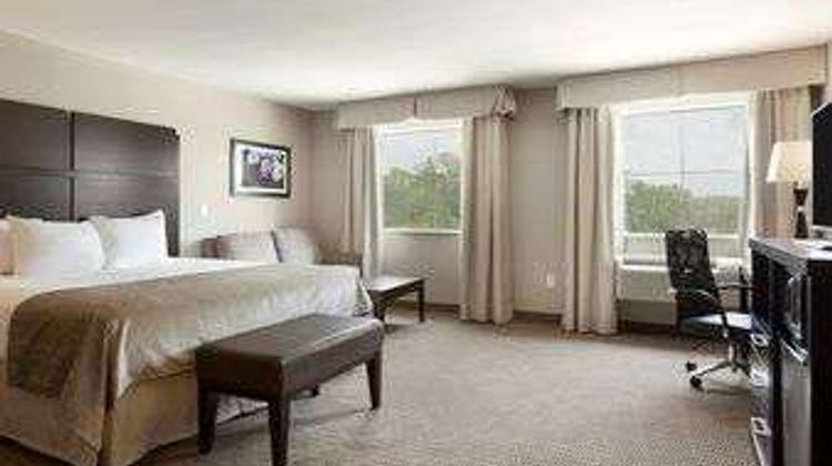 Baymont Inn & Suites College Station Suite