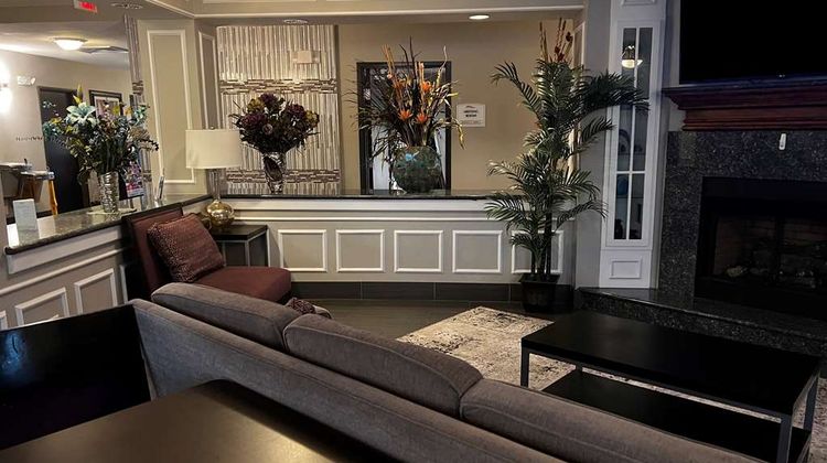 Baymont Inn & Suites College Station Lobby