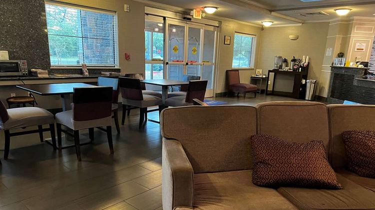 Baymont Inn & Suites College Station Lobby