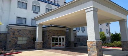 Baymont Inn & Suites College Station Exterior