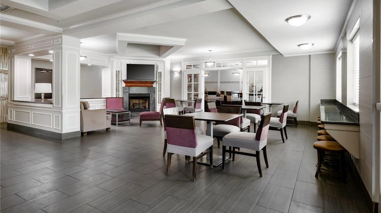 Baymont Inn & Suites College Station Lobby