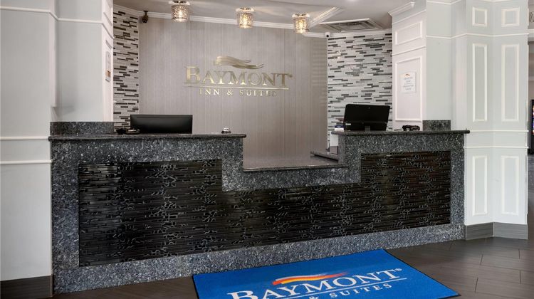 Baymont Inn & Suites College Station Lobby