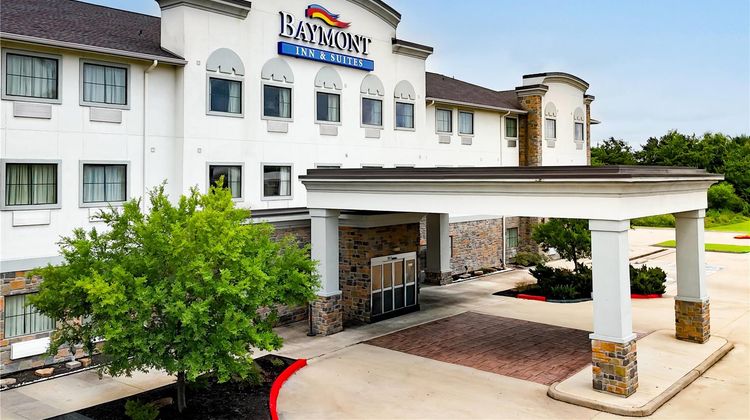 Baymont Inn & Suites College Station Exterior