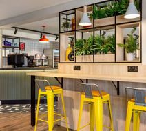 Super 8 by Wyndham Chester East Lobby