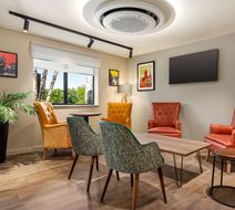 Super 8 by Wyndham Chester East Lobby